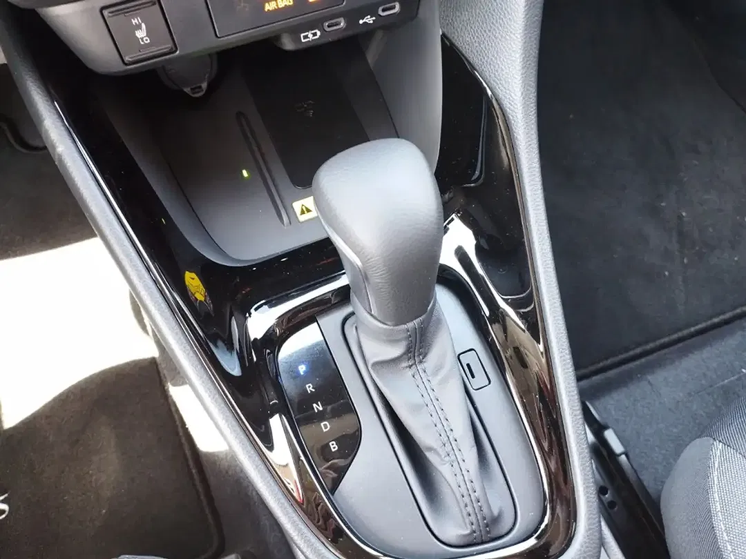 Toyota Yaris - Thumbnail 14