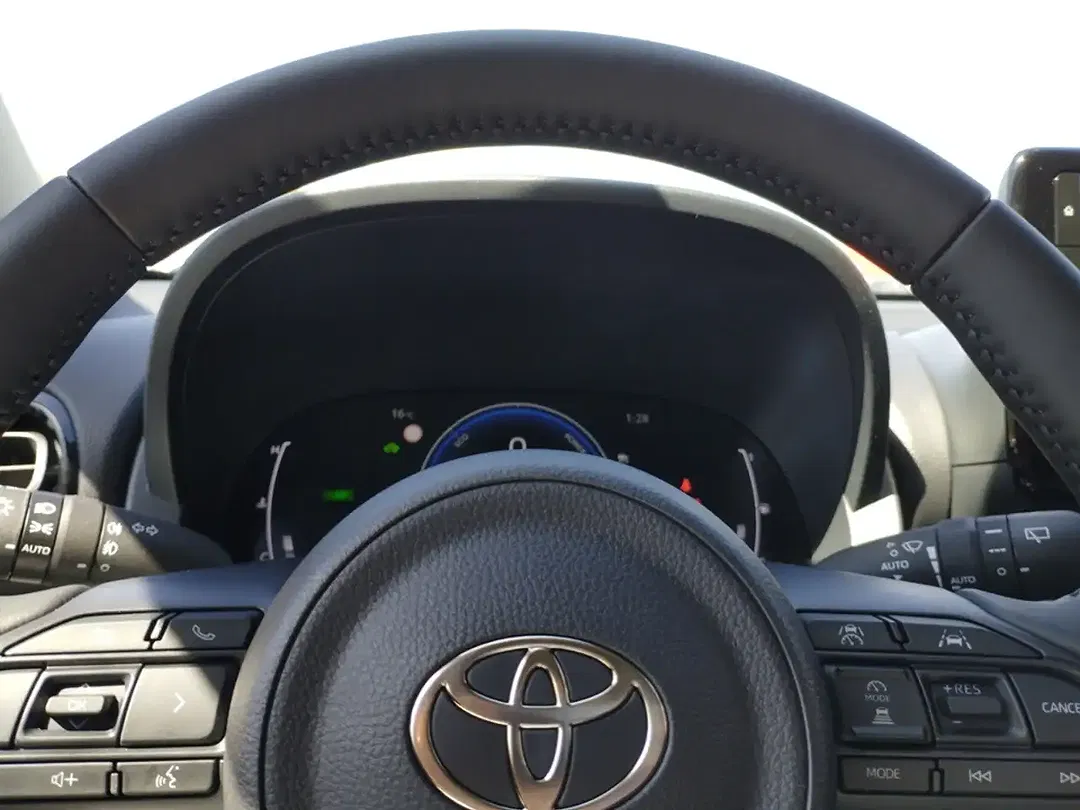 Toyota Yaris - Thumbnail 15