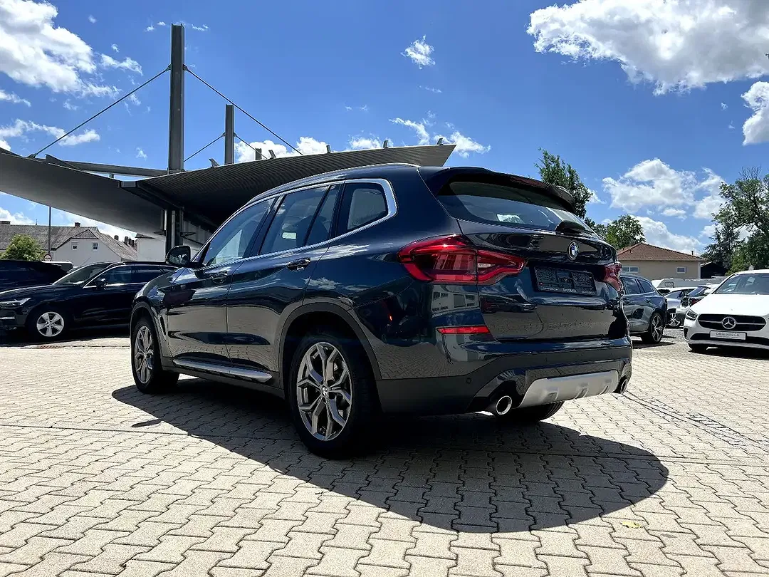 BMW X3 - Thumbnail 2