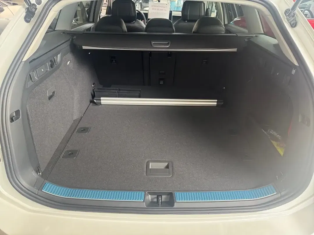 Volkswagen Passat Variant - Thumbnail 12