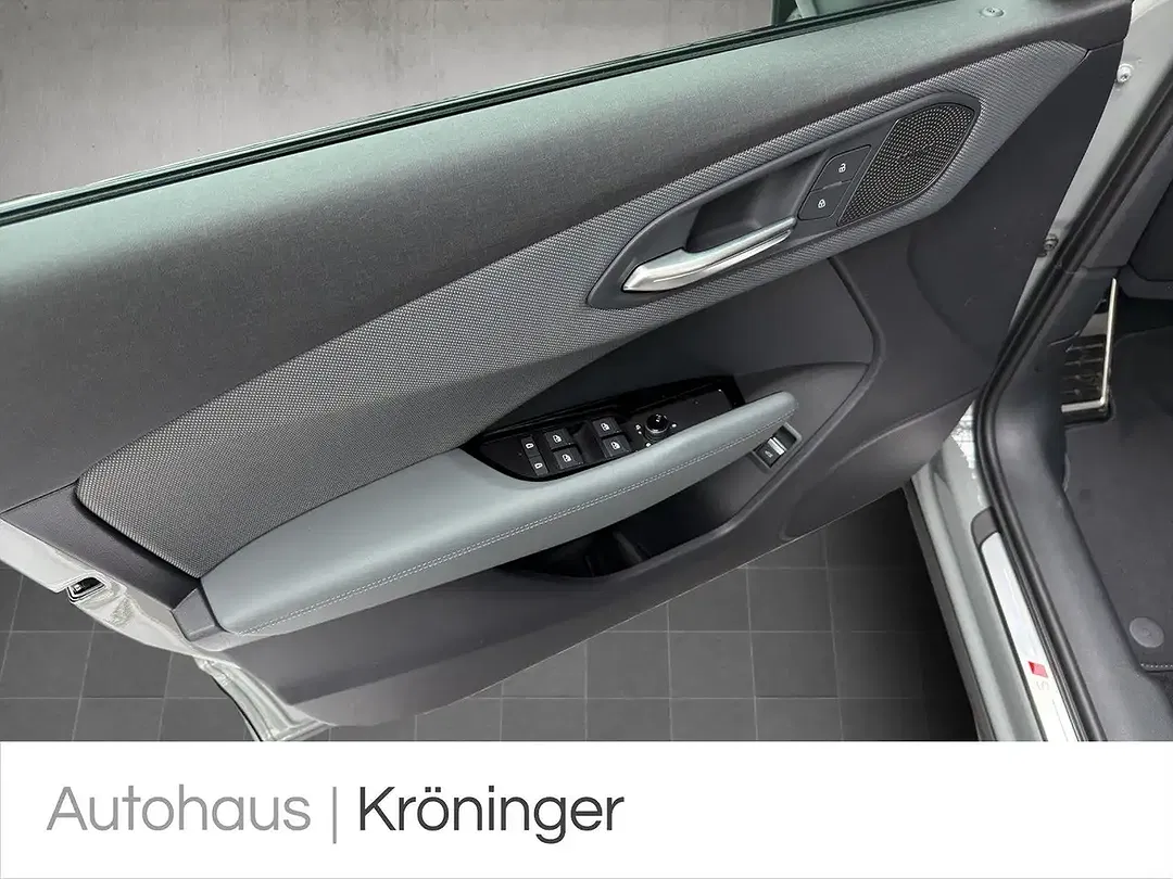 Audi Q3 - Thumbnail 8
