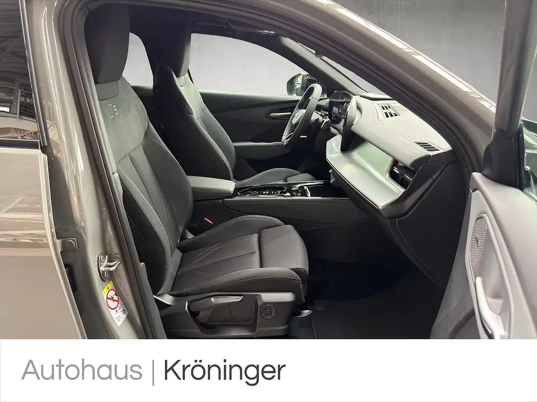 Audi Q3 - Thumbnail 9