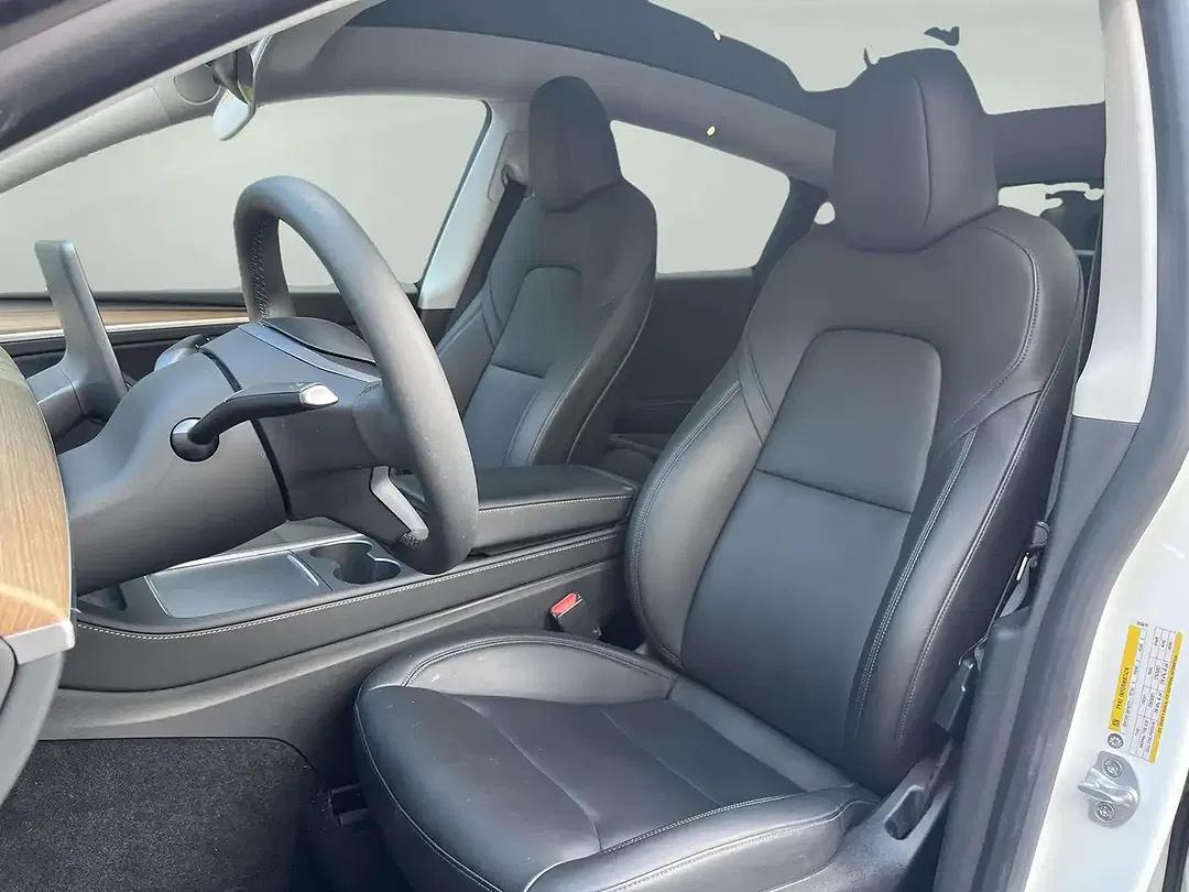 Tesla Model Y - Thumbnail 10