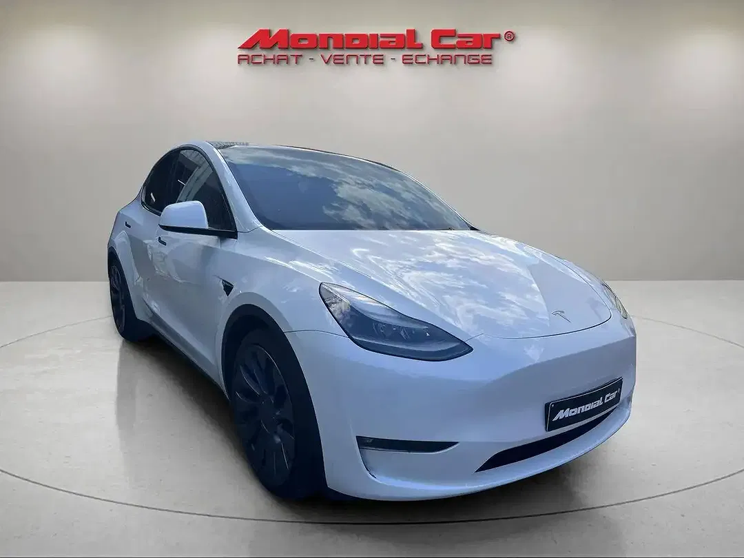 Tesla Model Y - Thumbnail 3