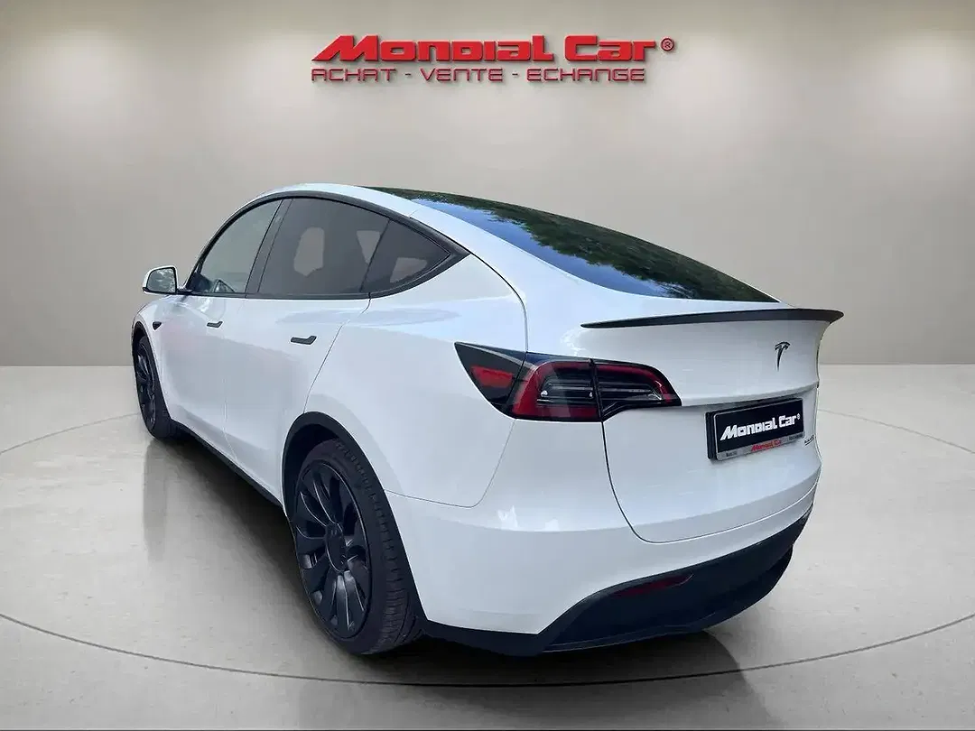 Tesla Model Y - Thumbnail 7