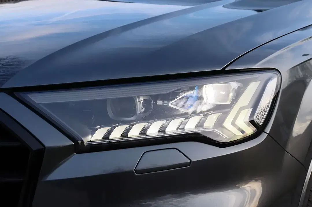 Audi SQ7 - Thumbnail 28