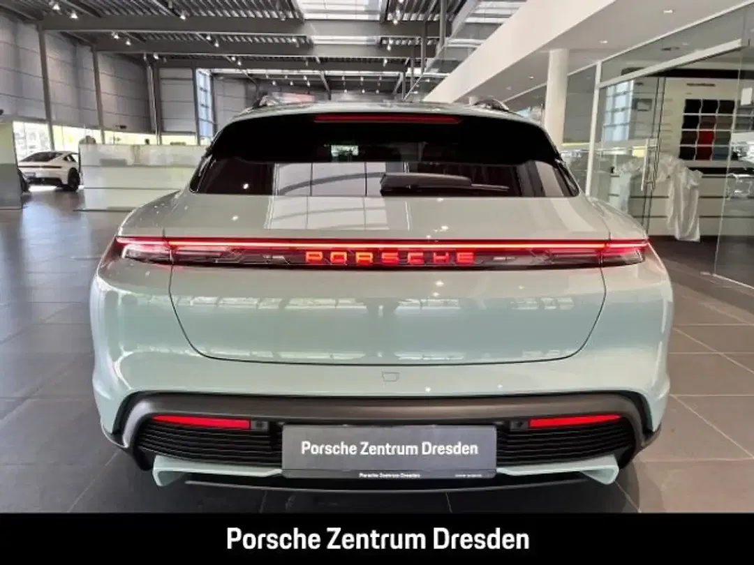 Porsche Taycan - Thumbnail 10