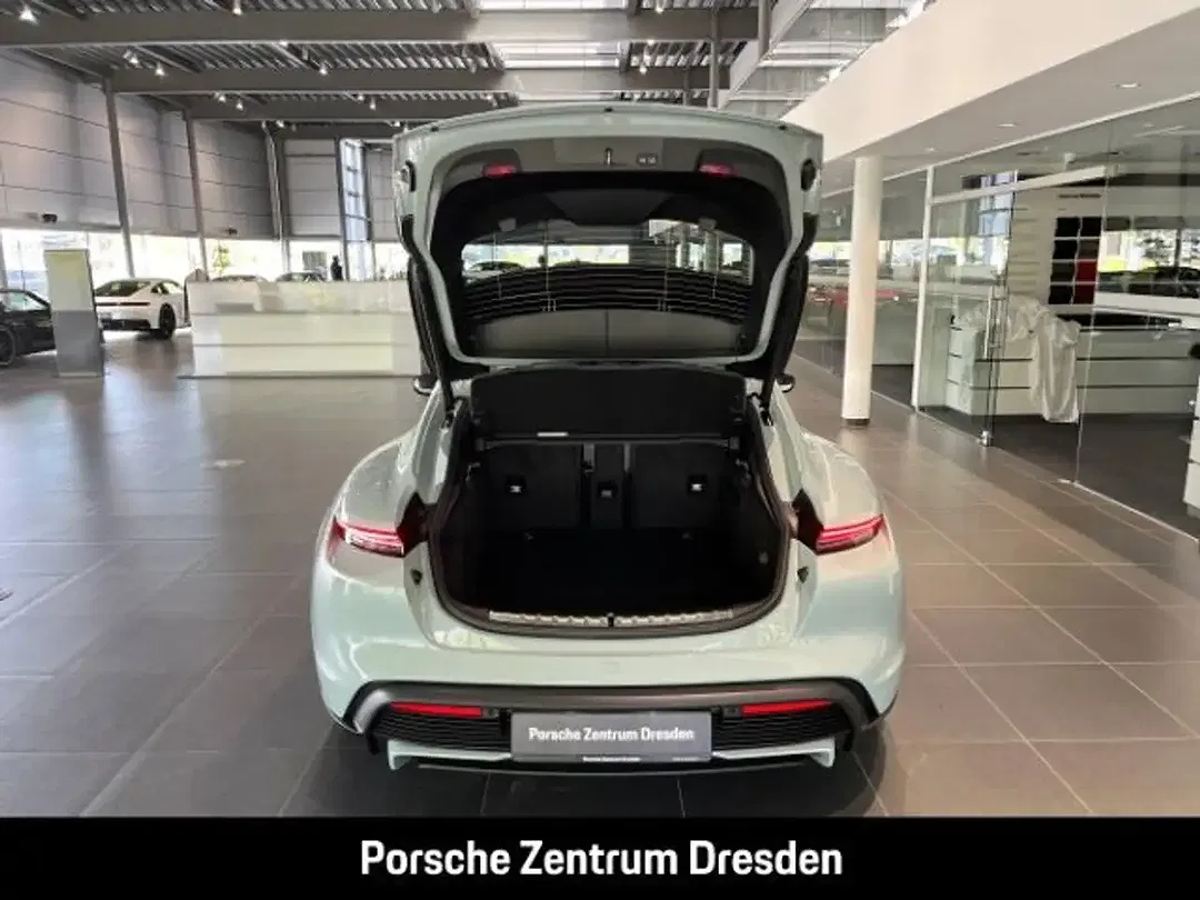 Porsche Taycan - Thumbnail 11
