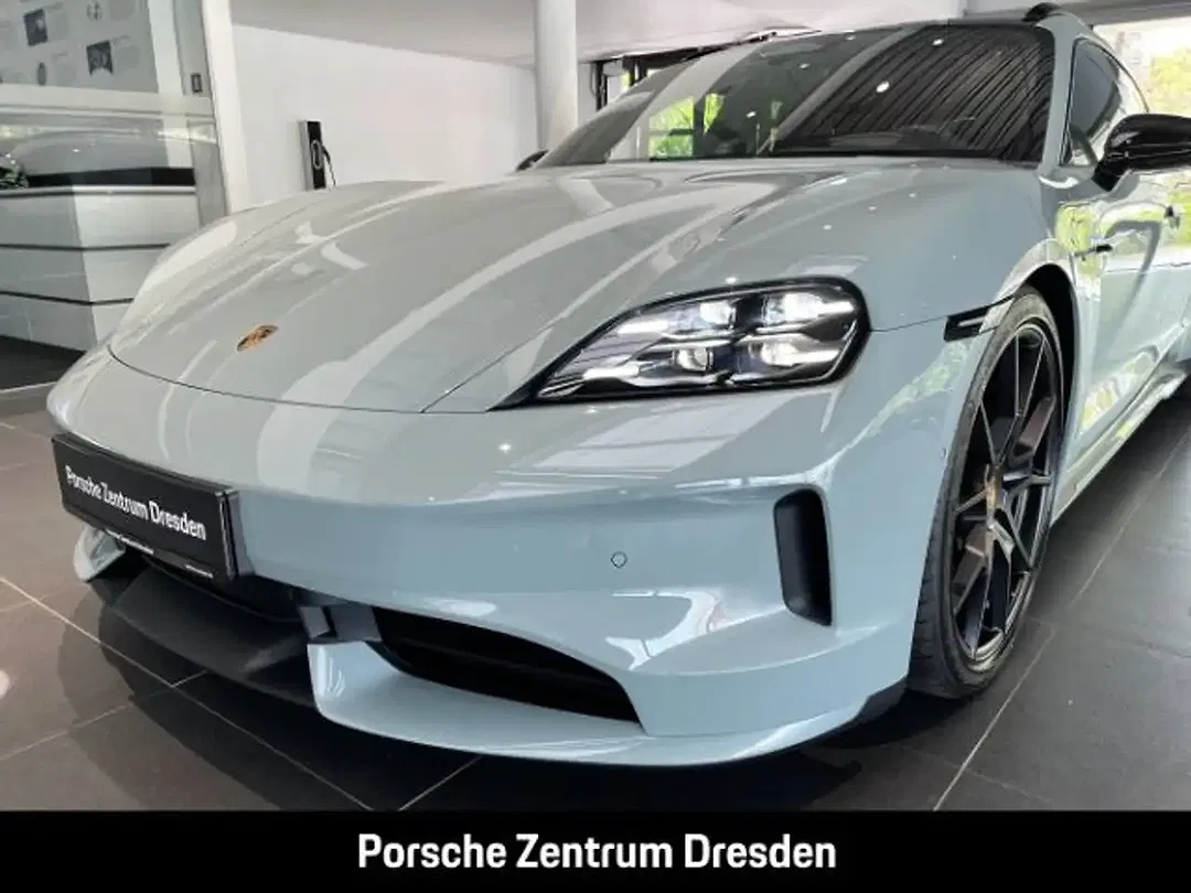 Porsche Taycan - Thumbnail 13