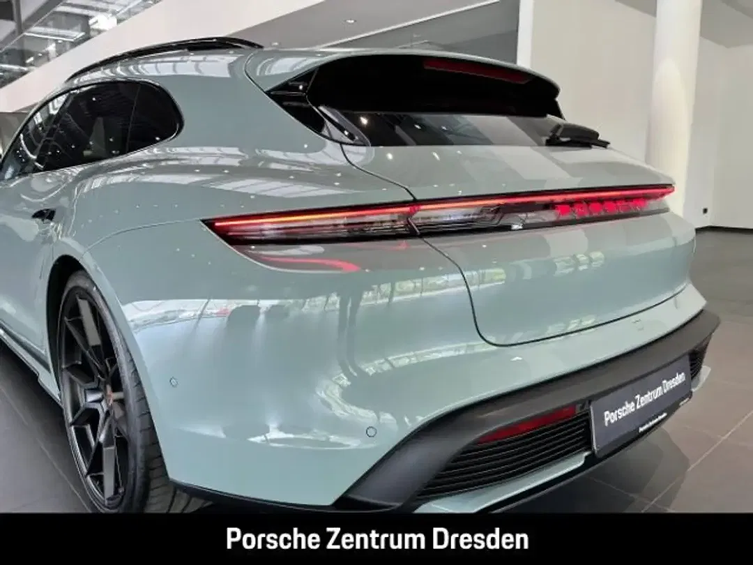 Porsche Taycan - Thumbnail 14