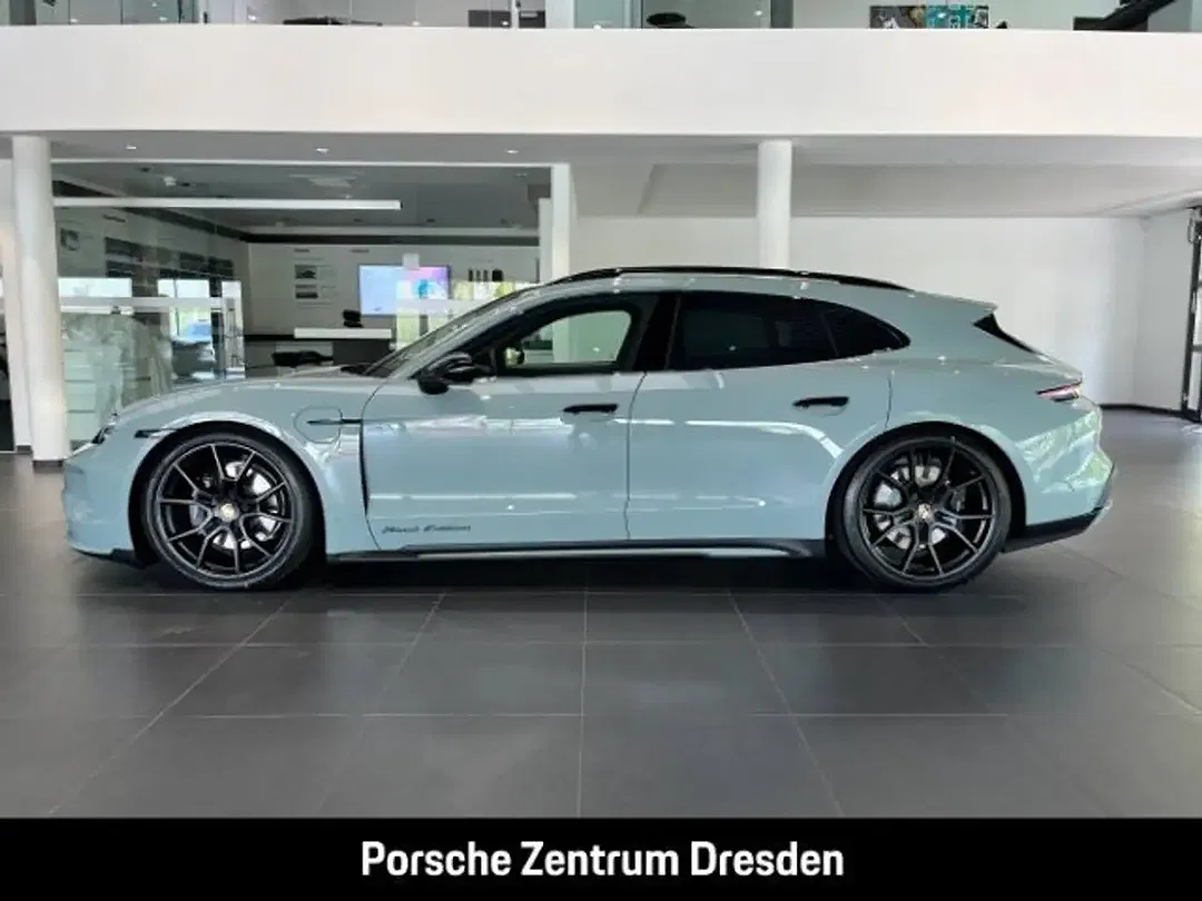 Porsche Taycan - Thumbnail 2
