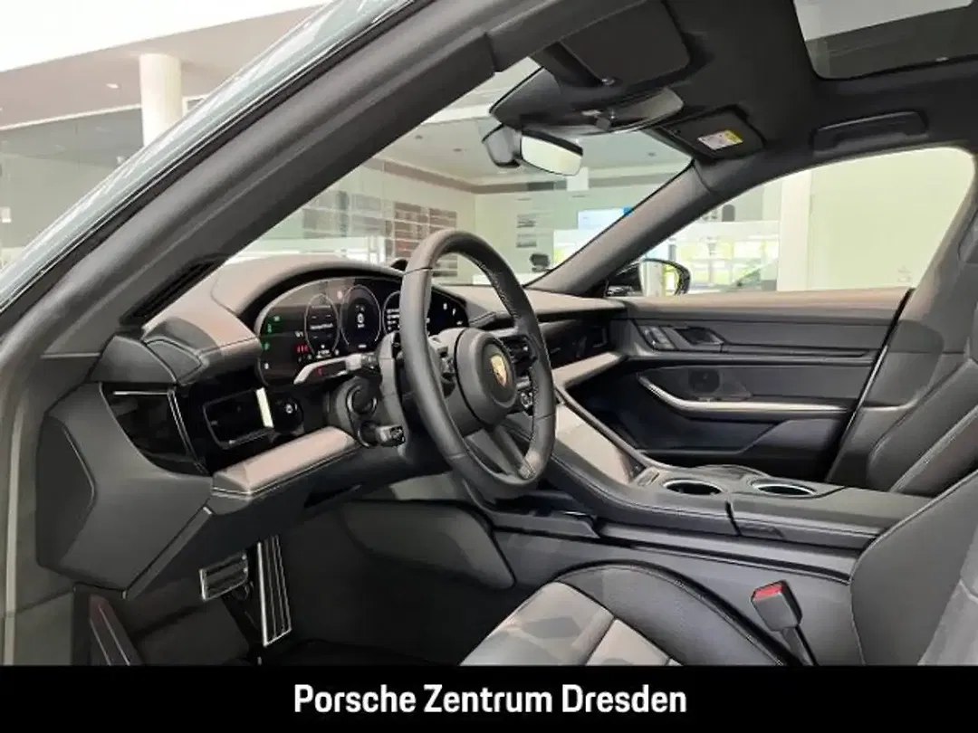 Porsche Taycan - Thumbnail 4
