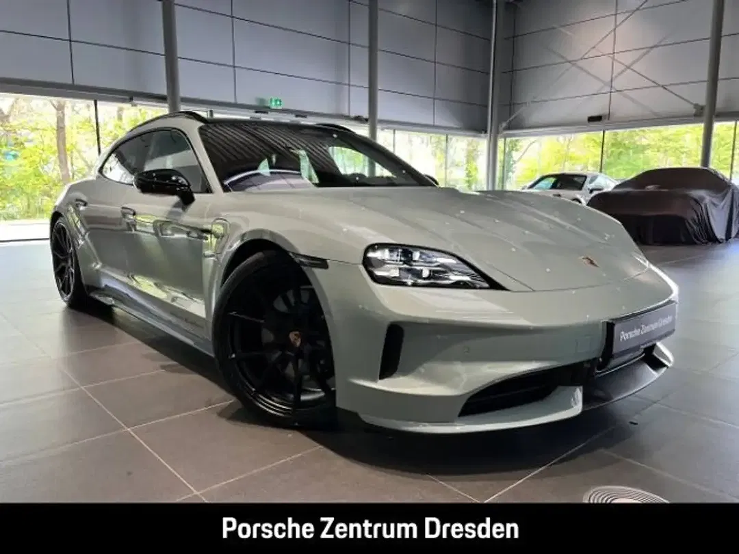 Porsche Taycan - Thumbnail 6