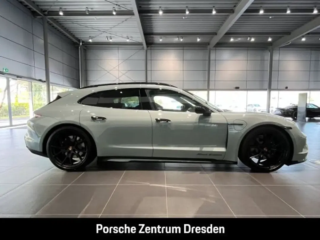 Porsche Taycan - Thumbnail 7