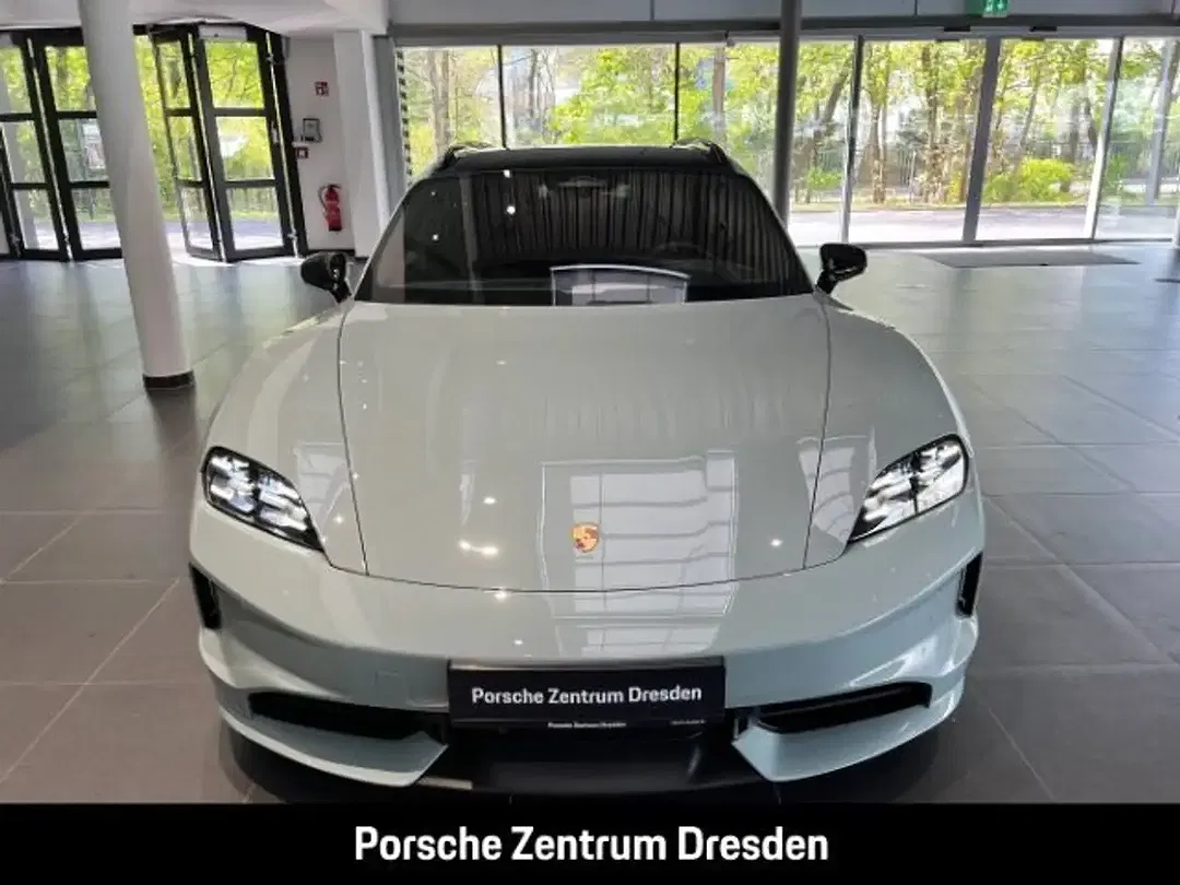 Porsche Taycan - Thumbnail 9