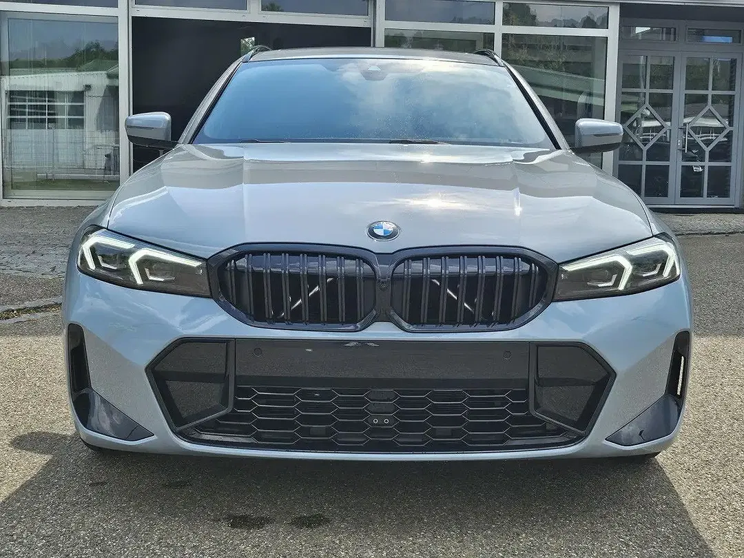 BMW 330 - Thumbnail 2