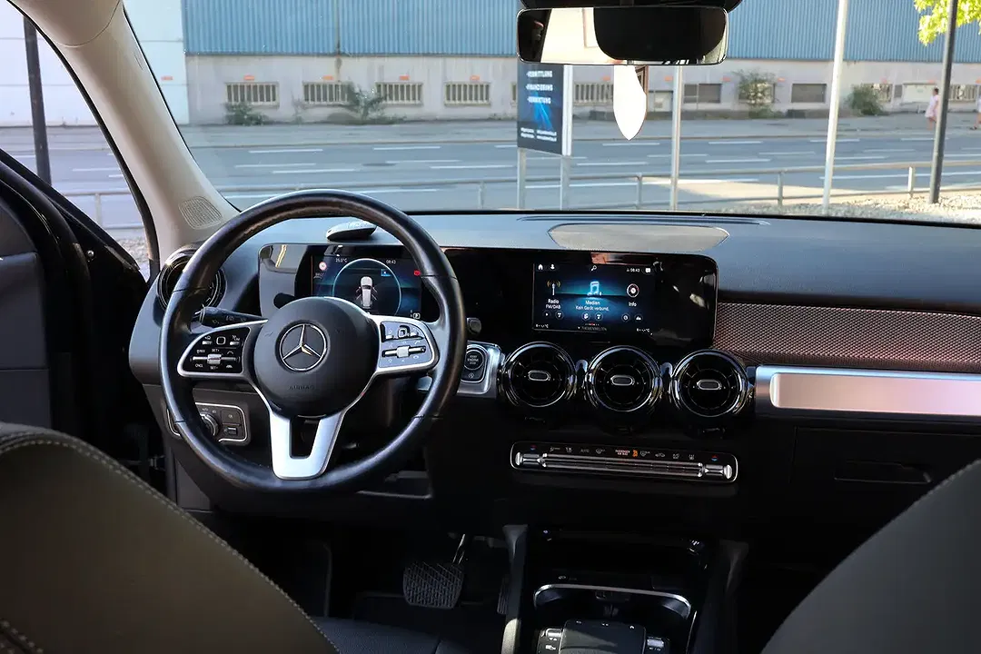 Mercedes-Benz GLB 200 - Thumbnail 12