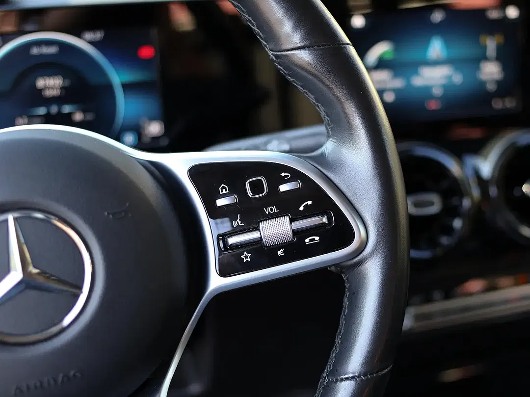 Mercedes-Benz GLB 200 - Thumbnail 15