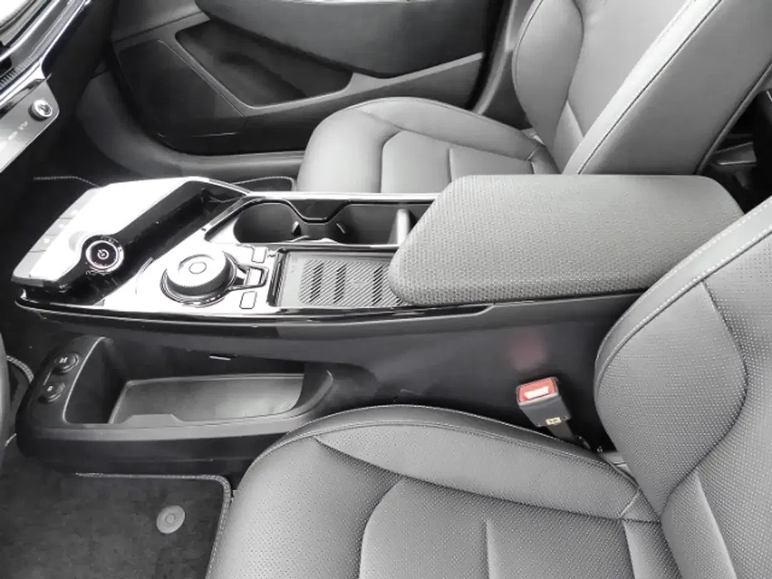 Kia EV6 - Thumbnail 12
