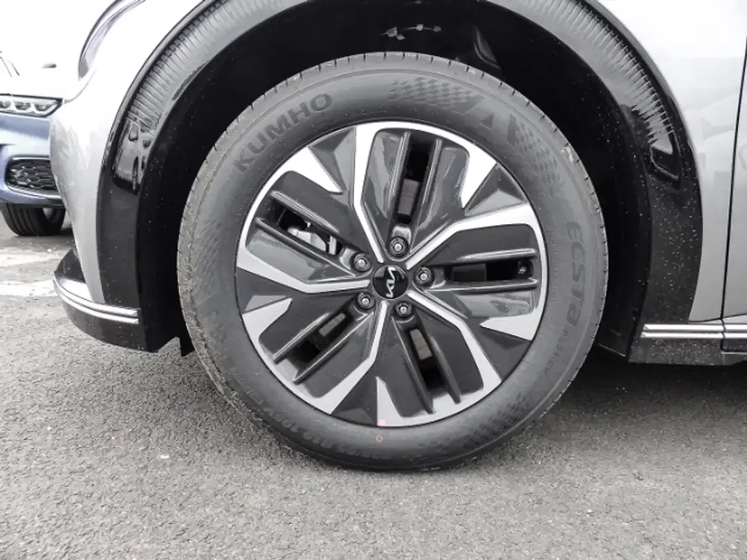 Kia EV6 - Thumbnail 3