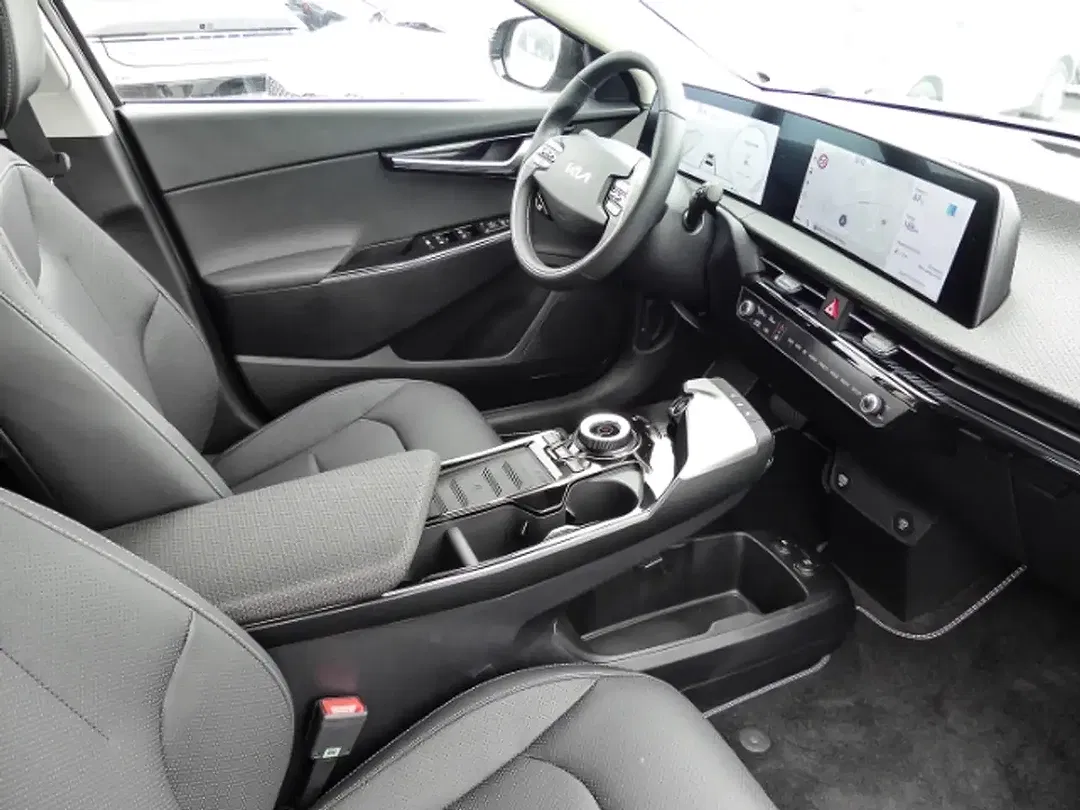 Kia EV6 - Thumbnail 4