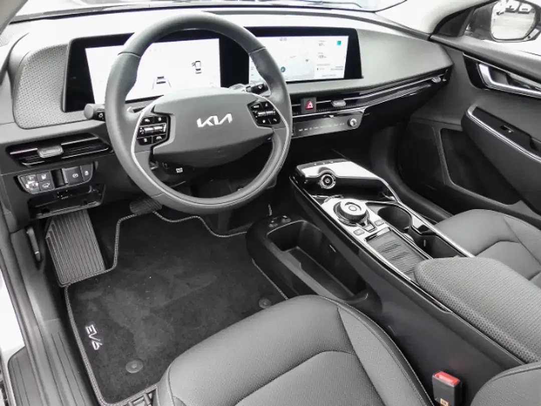 Kia EV6 - Thumbnail 5