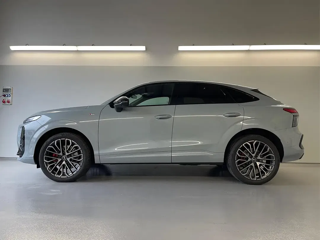 Audi Q3 - Thumbnail 3