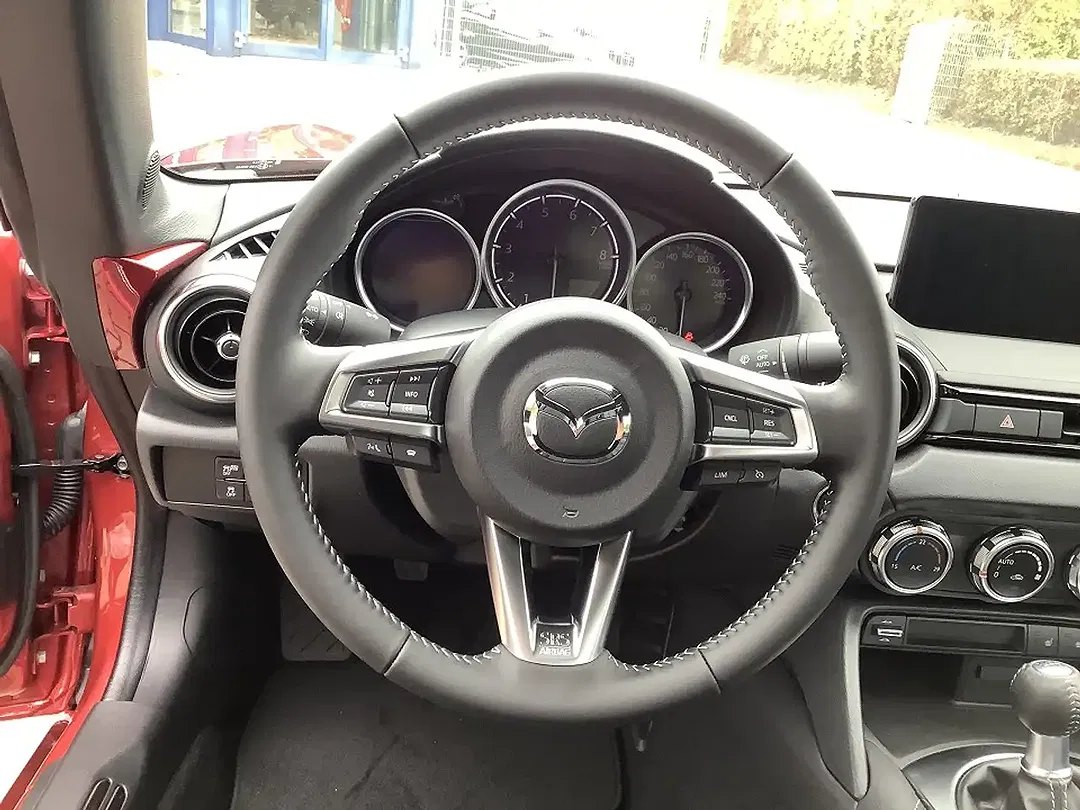 Mazda MX-5 - Thumbnail 15