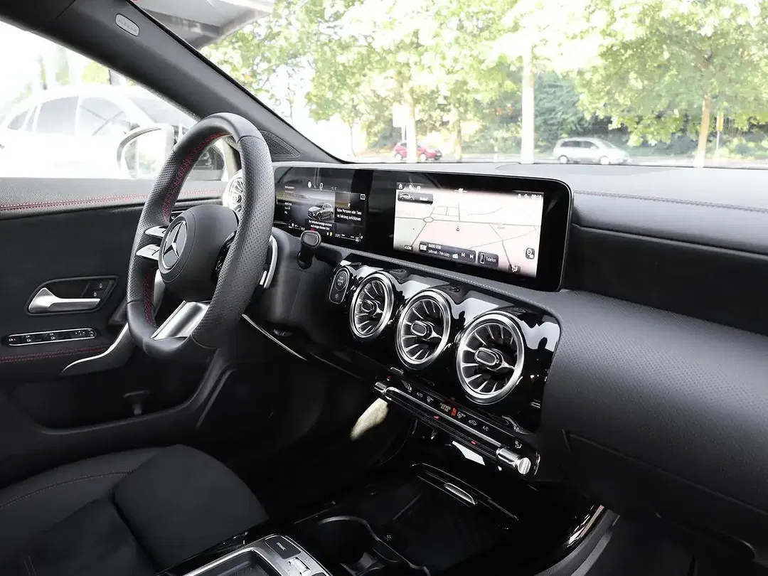 Mercedes-Benz CLA 200 - Thumbnail 6