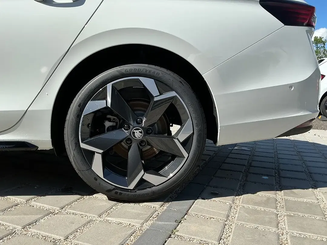 Skoda Superb - Thumbnail 10