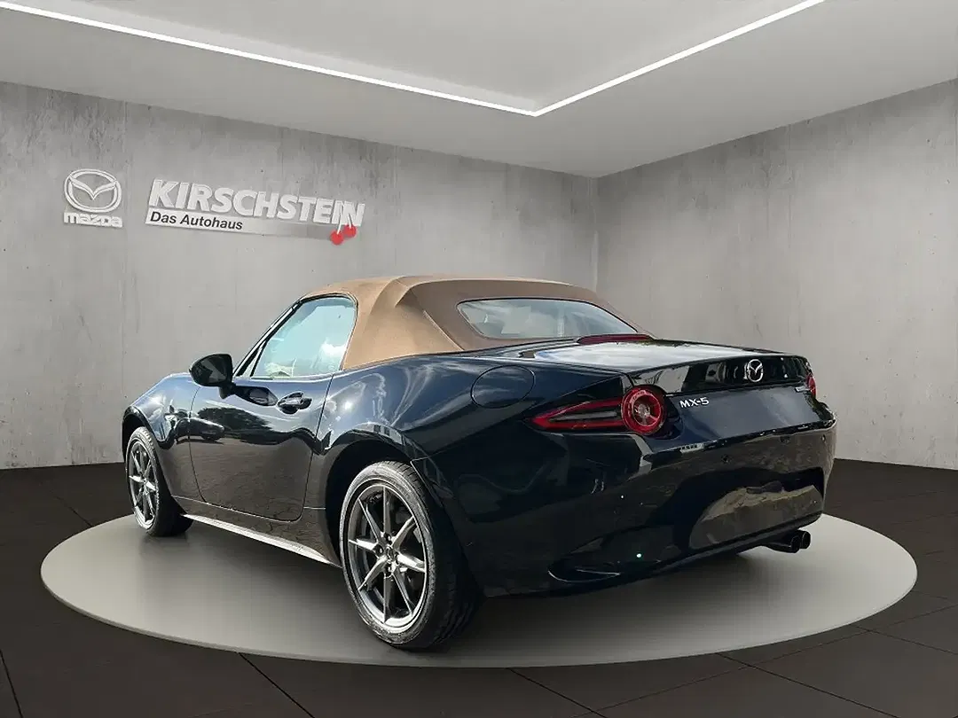 Mazda MX-5 - Thumbnail 3