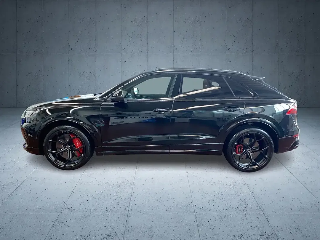Audi RS Q8 - Thumbnail 3