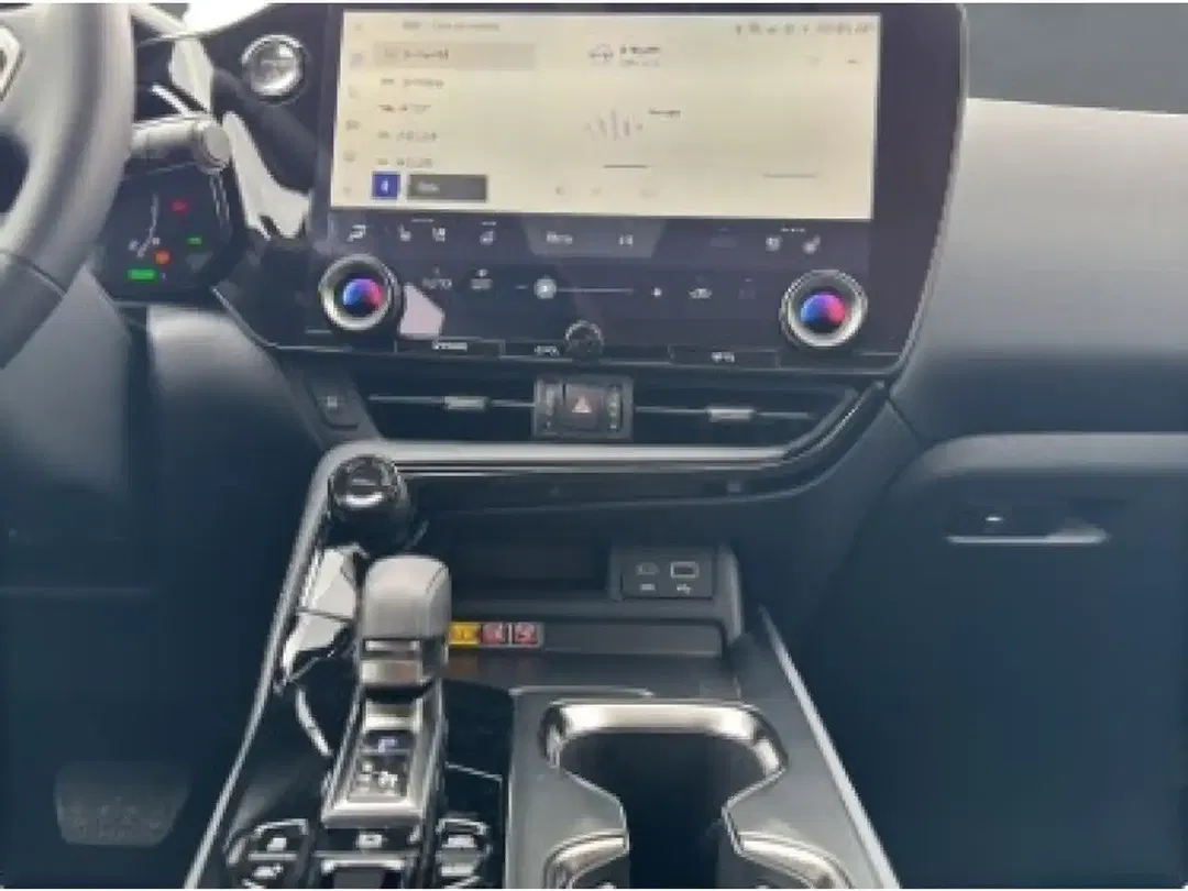 Lexus NX 450h+ - Thumbnail 11