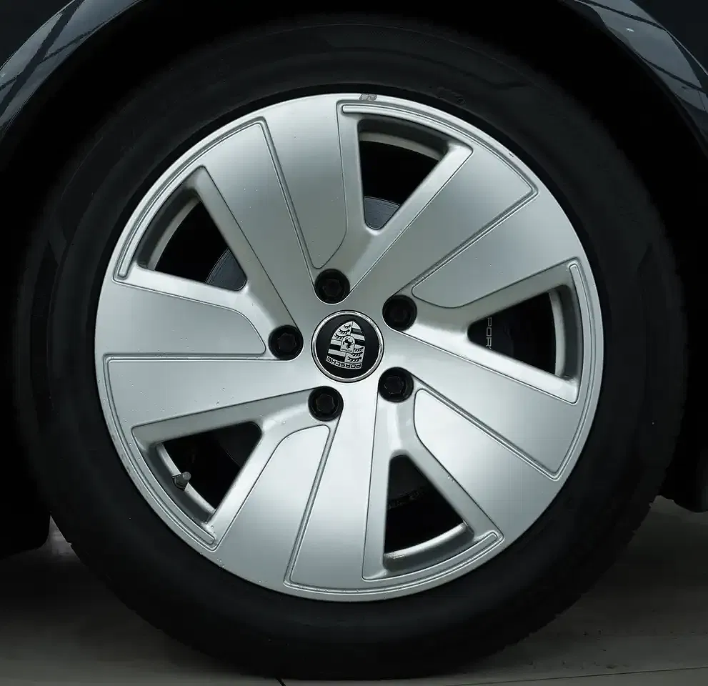 Porsche Taycan - Thumbnail 10