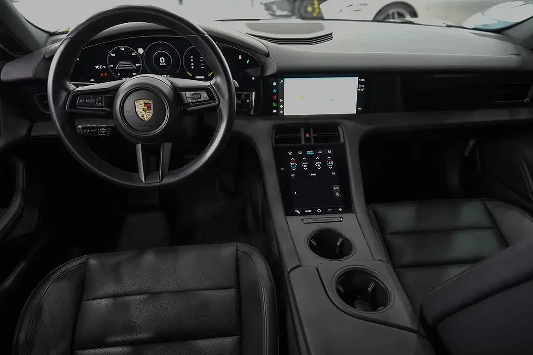 Porsche Taycan - Thumbnail 13