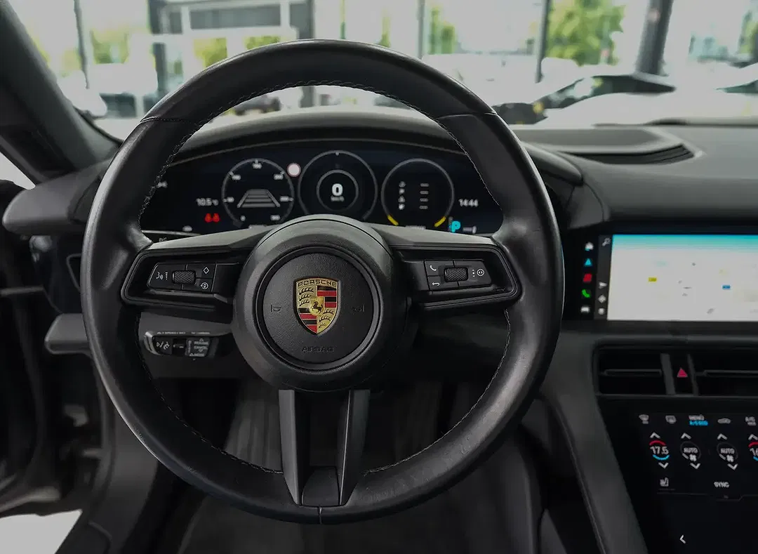 Porsche Taycan - Thumbnail 14