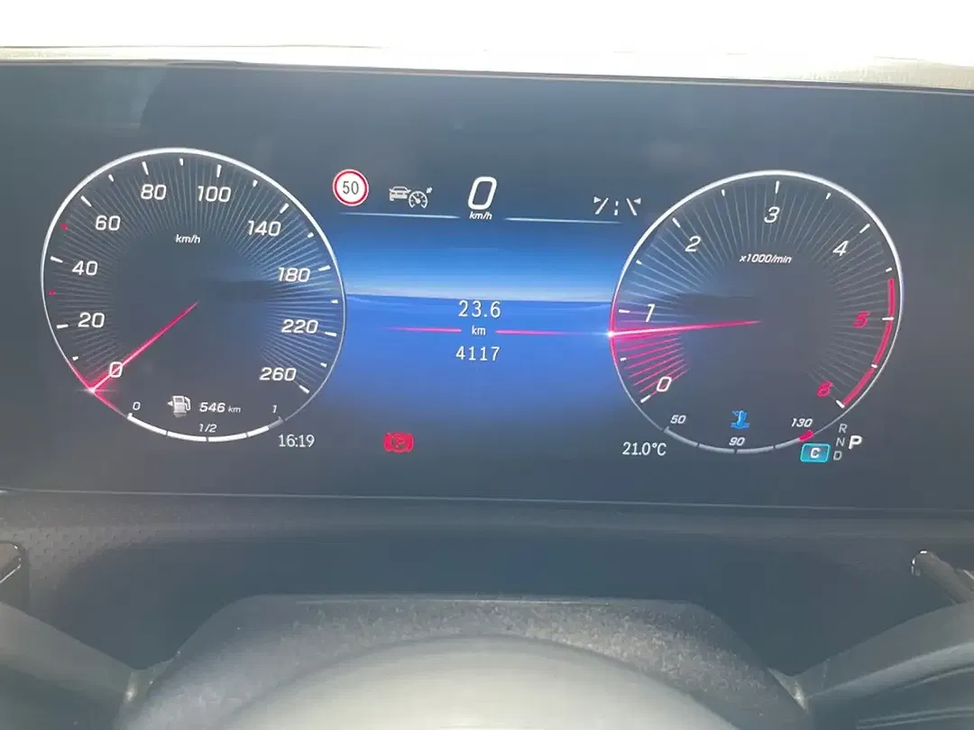Mercedes-Benz CLA 200 - Thumbnail 9