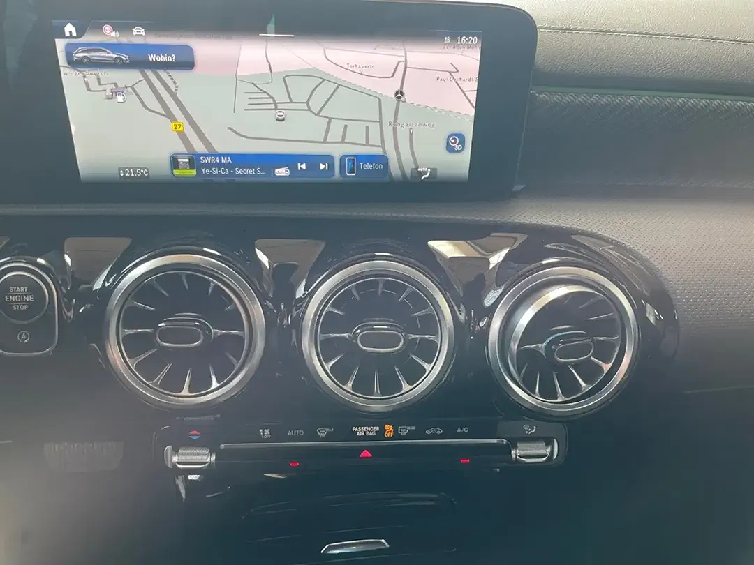Mercedes-Benz CLA 200 - Thumbnail 11