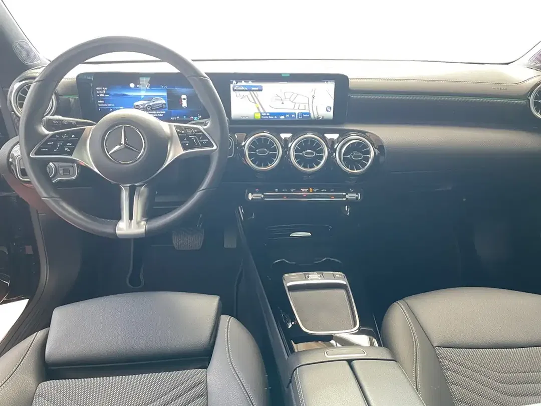 Mercedes-Benz CLA 200 - Thumbnail 4