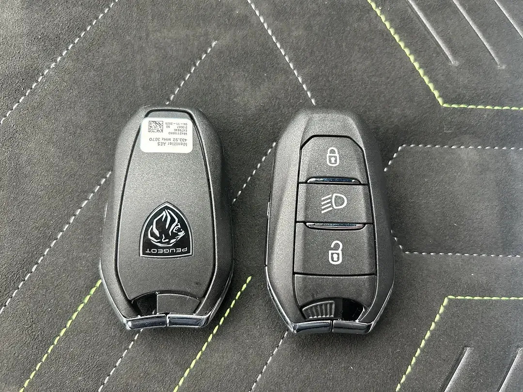 Peugeot 208 - Thumbnail 11