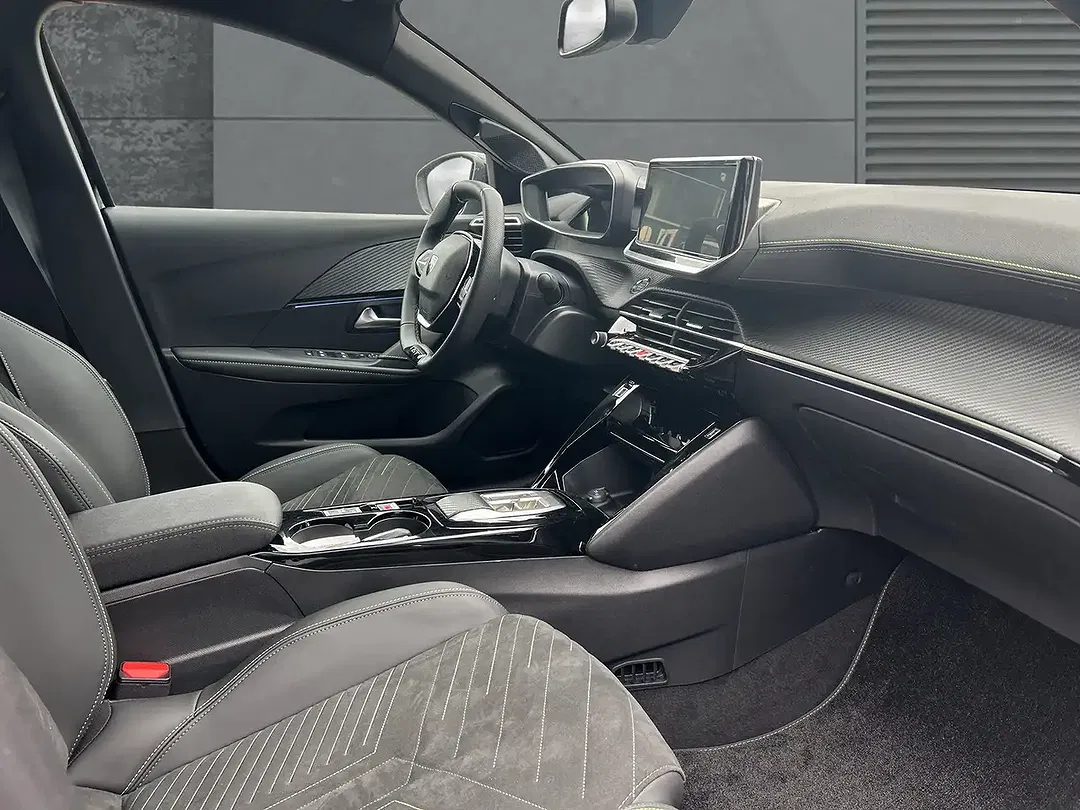 Peugeot 208 - Thumbnail 6