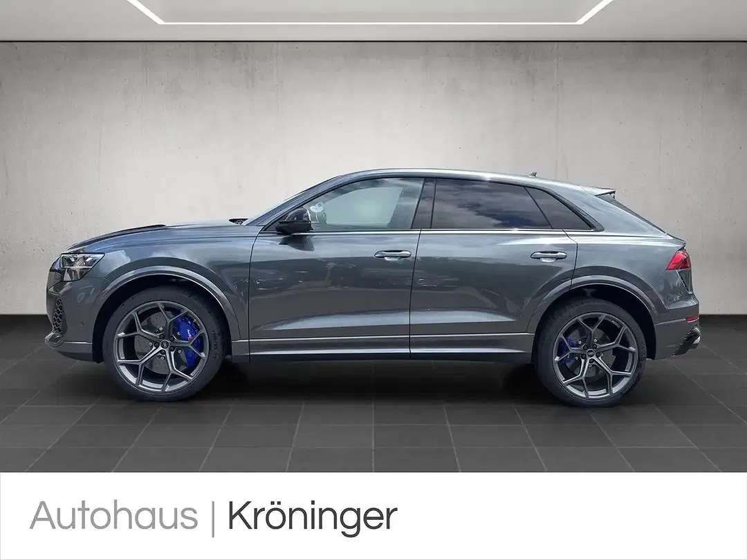Audi RS Q8 - Thumbnail 3