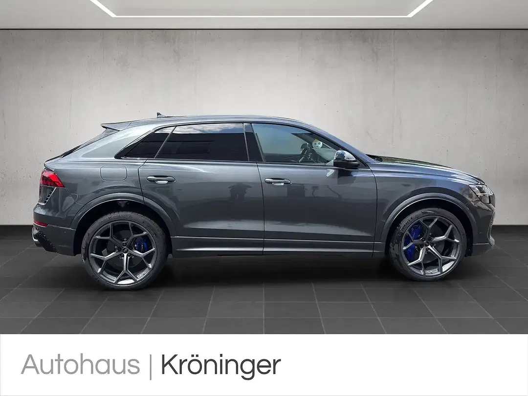 Audi RS Q8 - Thumbnail 4