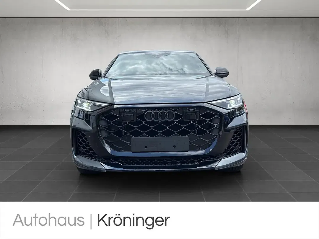 Audi RS Q8 - Thumbnail 5