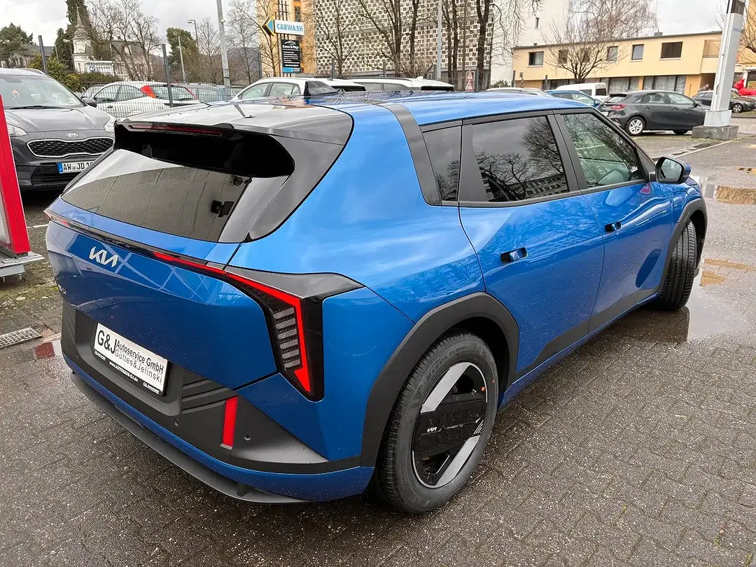 Kia EV4 - Thumbnail 10