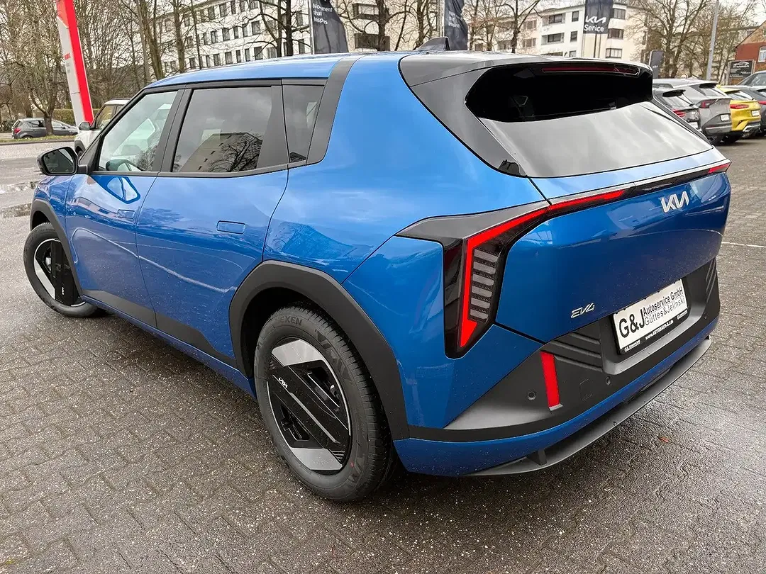 Kia EV4 - Thumbnail 13