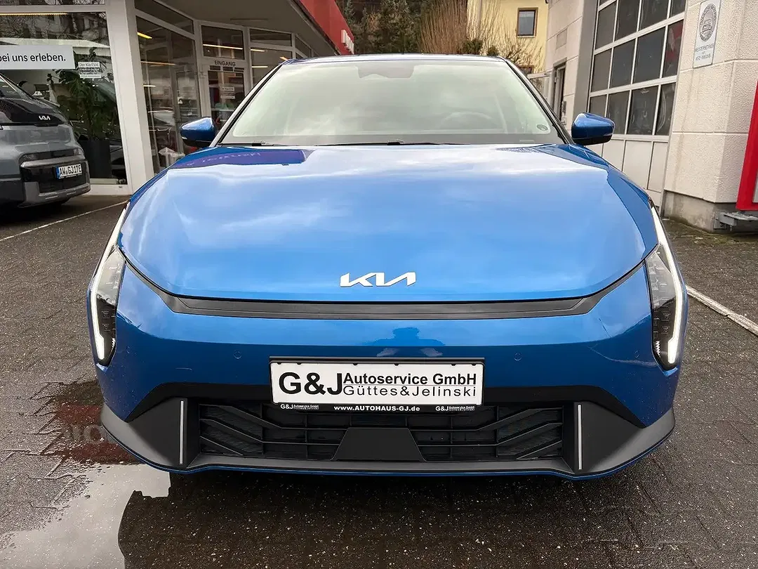 Kia EV4 - Thumbnail 3