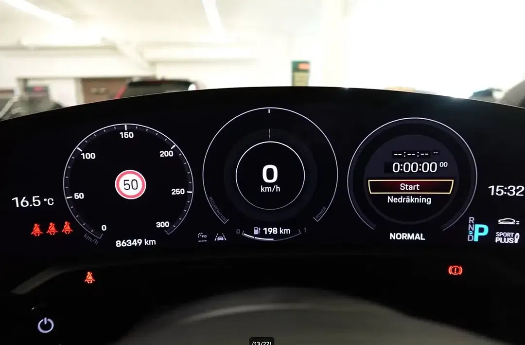 Porsche Taycan - Thumbnail 13