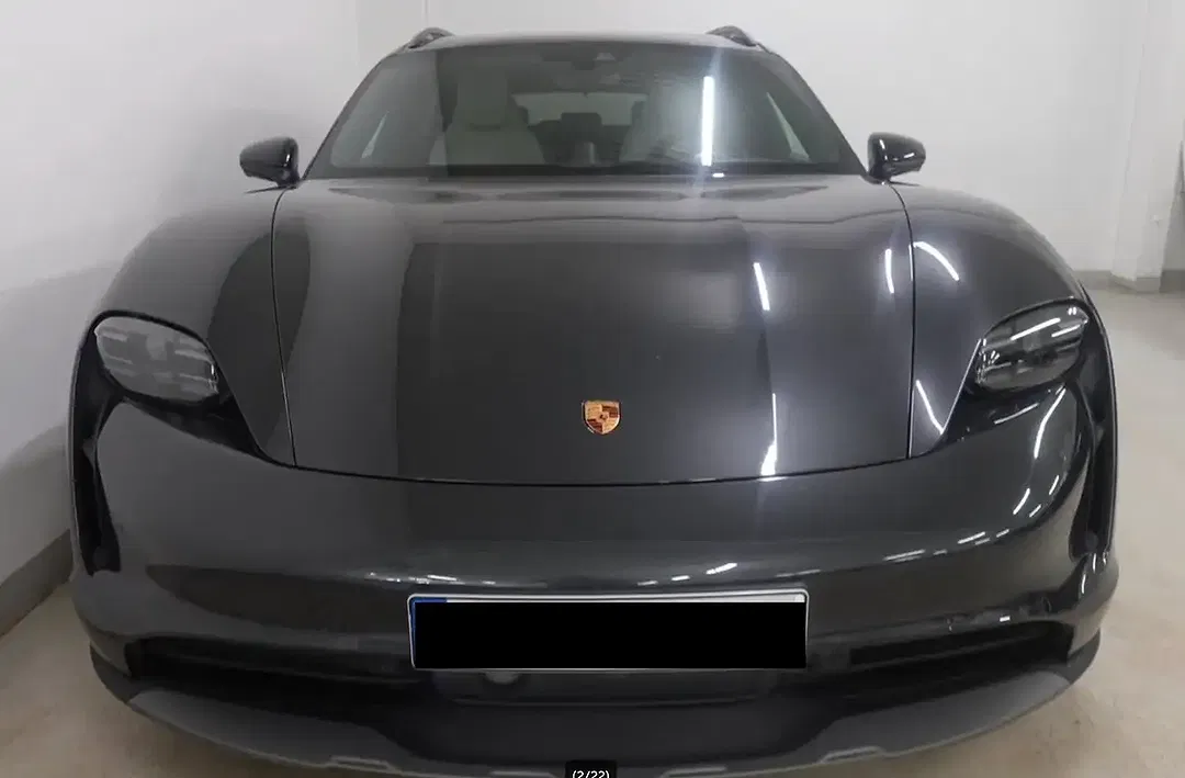 Porsche Taycan - Thumbnail 2