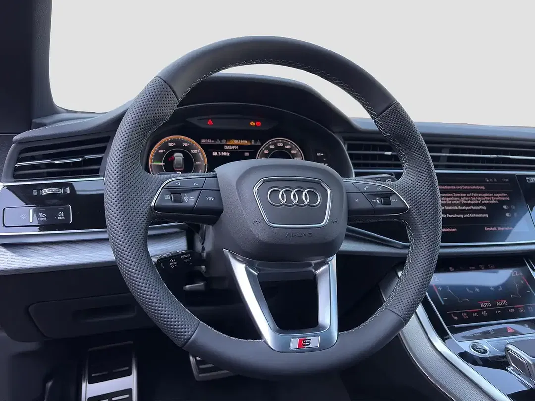 Audi Q8 - Thumbnail 10